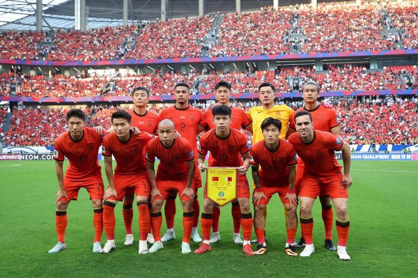 股天下 0-0！中国队憾平泰国，全场狂轰18脚射门，王钰栋替补 刘城宇中柱